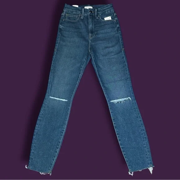 💥HP💥NWT Good American Distressed Knee Good Waist Crop Jeans. 👖 SIZE 0/25 - Picture 3 of 16